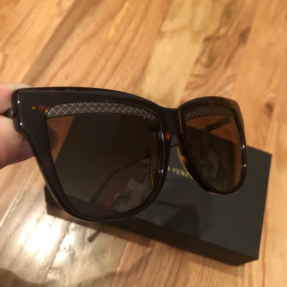 Bottega Veneta Cat Eye Sunglasses - Picture 4 of 7